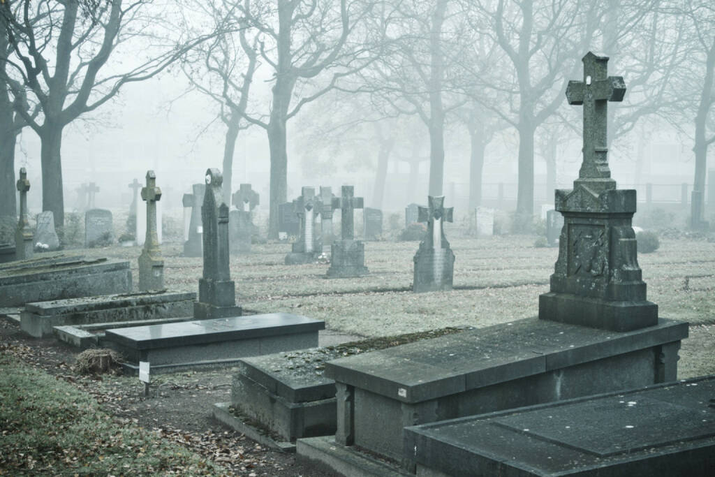 Friedhof, Trauer, Tod, Leben, Ende, Endstation, sterben, http://www.shutterstock.com/de/pic-96805285/stock-photo-graveyard-in-the-mist.html , © (www.shutterstock.com) (13.08.2014) 