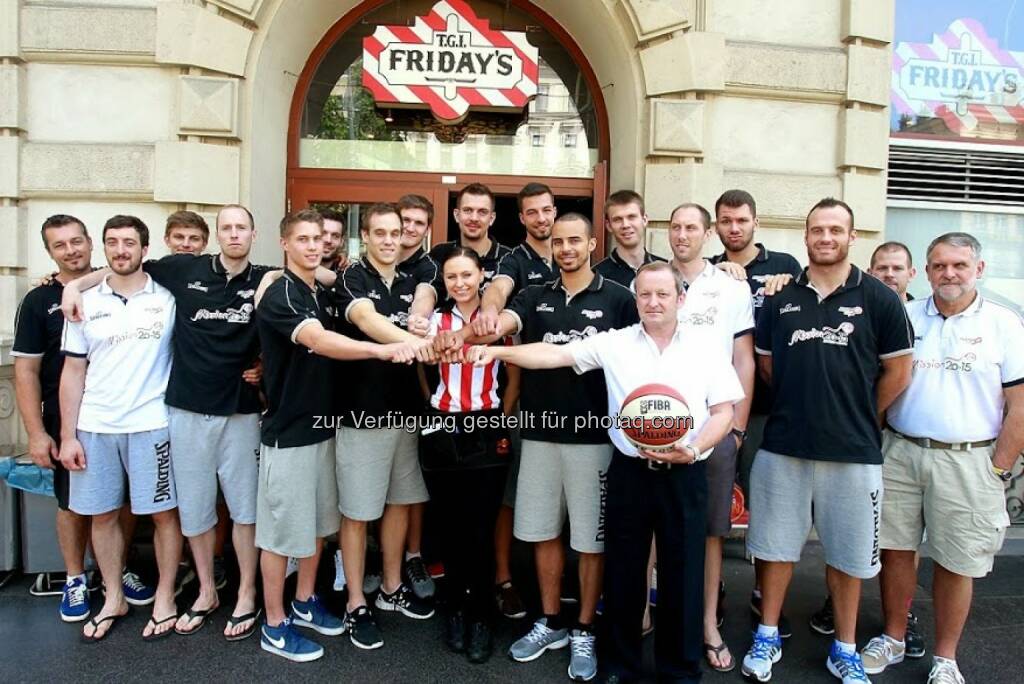 Rosinter Restaurants GmbH: T.G.I. Friday's unterzeichnet Partnerschaft mit dem österreichischen Basketball Nationalteam, © Aussendung (14.08.2014) 