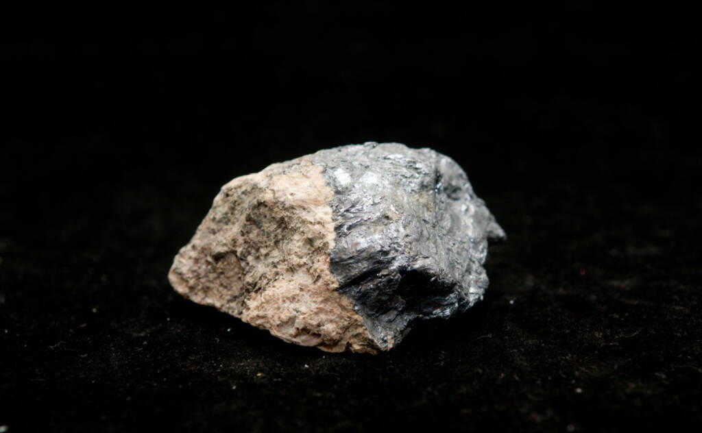 Molybdän, seltene Erden, Metall, http://www.shutterstock.com/de/pic-128806951/stock-photo-molybdenite-a-molybdenum-sample-mineral-a-rare-earth-metal.html, © www.shutterstock.com (15.08.2014) 