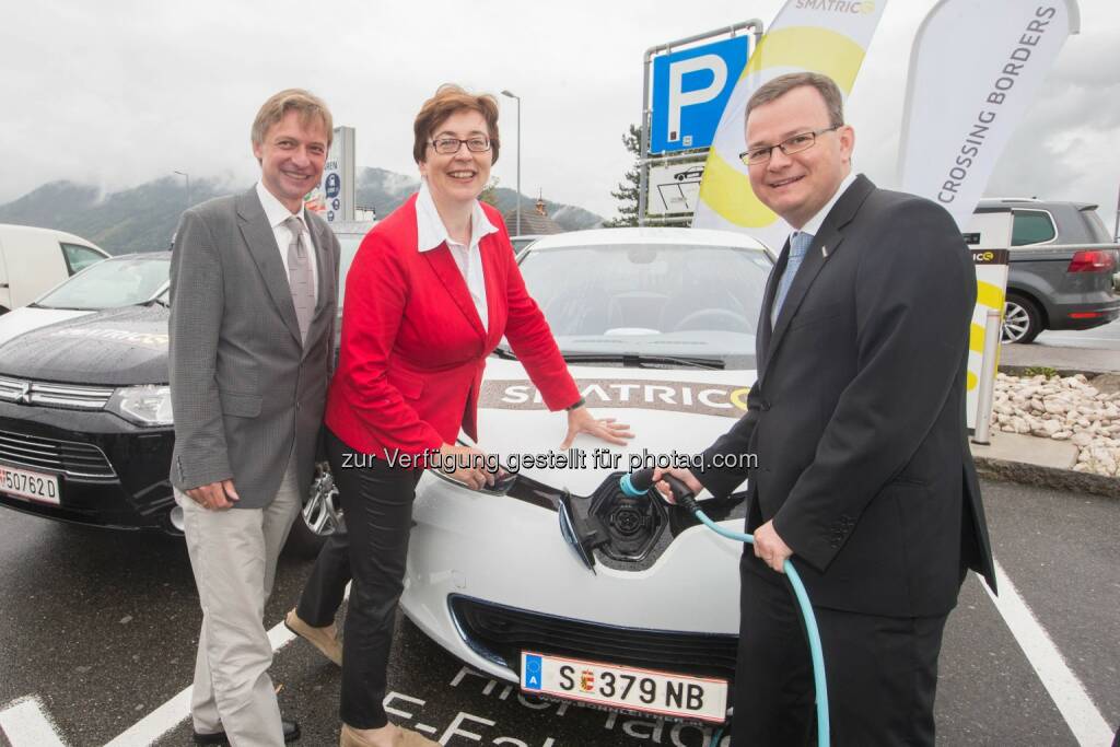 Wolfgang Pell, Theresia Vogel und Michael Viktor Fischer - Verbund Solutions GmbH: Grenzüberschreitend mehr e-mobiler Komfort - Crossing Borders Elektromobilität (Bild: Verbund Solutions GmbH/APA-Fotoservice/Vogl) (20.08.2014) 