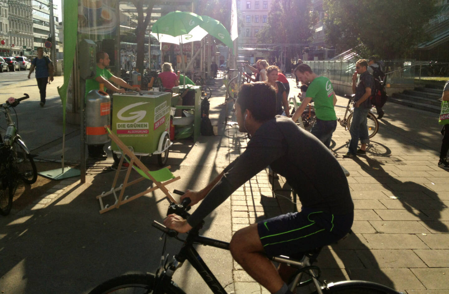 Die Grünen Radfahrer am Julius Tandler Platz