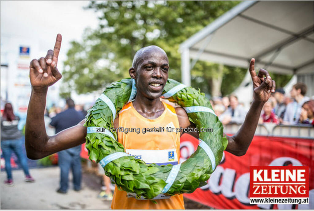 Sieger Ronoh Geoffrey mit Jahresweltbestzeit von 0:59:45, (C) Kleine Zeitung, http://www.kleinezeitung.at/kaernten/multimedia.do?action=showEntry_detail&project=216329, © maxFun.cc GmbH (25.08.2014) 