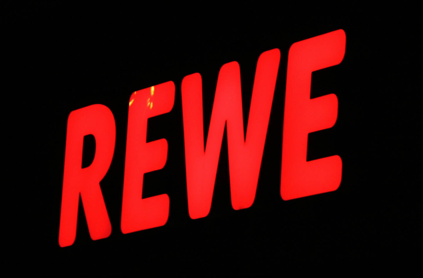 Rewe, Billa, <a href=http://www.shutterstock.com/gallery-320989p1.html?cr=00&pl=edit-00>360b</a> / <a href=http://www.shutterstock.com/editorial?cr=00&pl=edit-00>Shutterstock.com</a>, 360b / Shutterstock.com