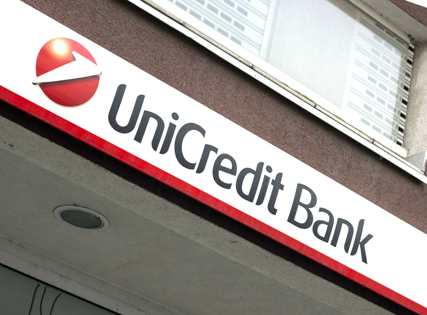 Unicredit Bank Logo <a href=http://www.shutterstock.com/gallery-795697p1.html?cr=00&pl=edit-00>Quka</a> / <a href=http://www.shutterstock.com/editorial?cr=00&pl=edit-00>Shutterstock.com</a>