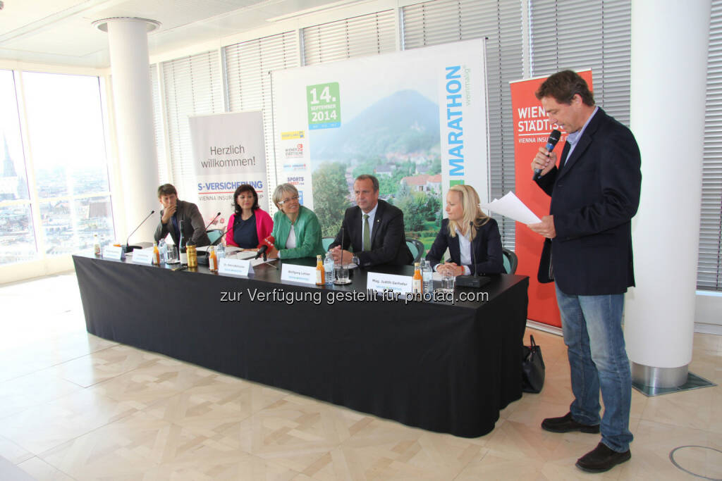 Michael Buchleitner (Veranstalter und Geschäftsführer Wachau Marathon), Ingrid Herzog (Geschäftsführerin Landesverband Niederösterreichische Sparkassen), Petra Bohuslav (Landesrätin für Wirtschaft, Tourismus und Sport Niederösterreich), Wolfgang Lehner, BA (Landesdirektor Wiener Städtische Niederösterreich), Judith Gerhofer (Sportsponsoring Sports Direct/Eybl), Martin Patak (Moderation), © Wiener Städtische/Gustav Kersche (29.08.2014) 