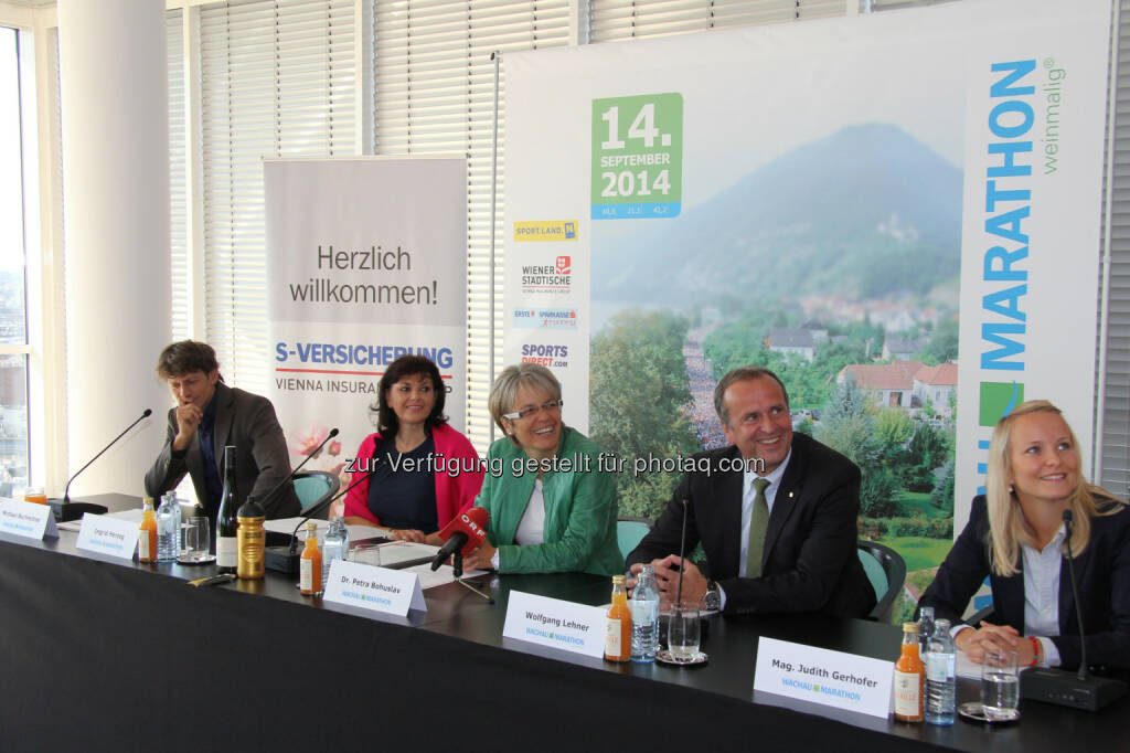 Michael Buchleitner (Veranstalter und Geschäftsführer Wachau Marathon), Ingrid Herzog (Geschäftsführerin Landesverband Niederösterreichische Sparkassen), Petra Bohuslav (Landesrätin für Wirtschaft, Tourismus und Sport Niederösterreich), Wolfgang Lehner, BA (Landesdirektor Wiener Städtische Niederösterreich), Judith Gerhofer (Sportsponsoring Sports Direct/Eybl), © Wiener Städtische/Gustav Kersche (29.08.2014) 