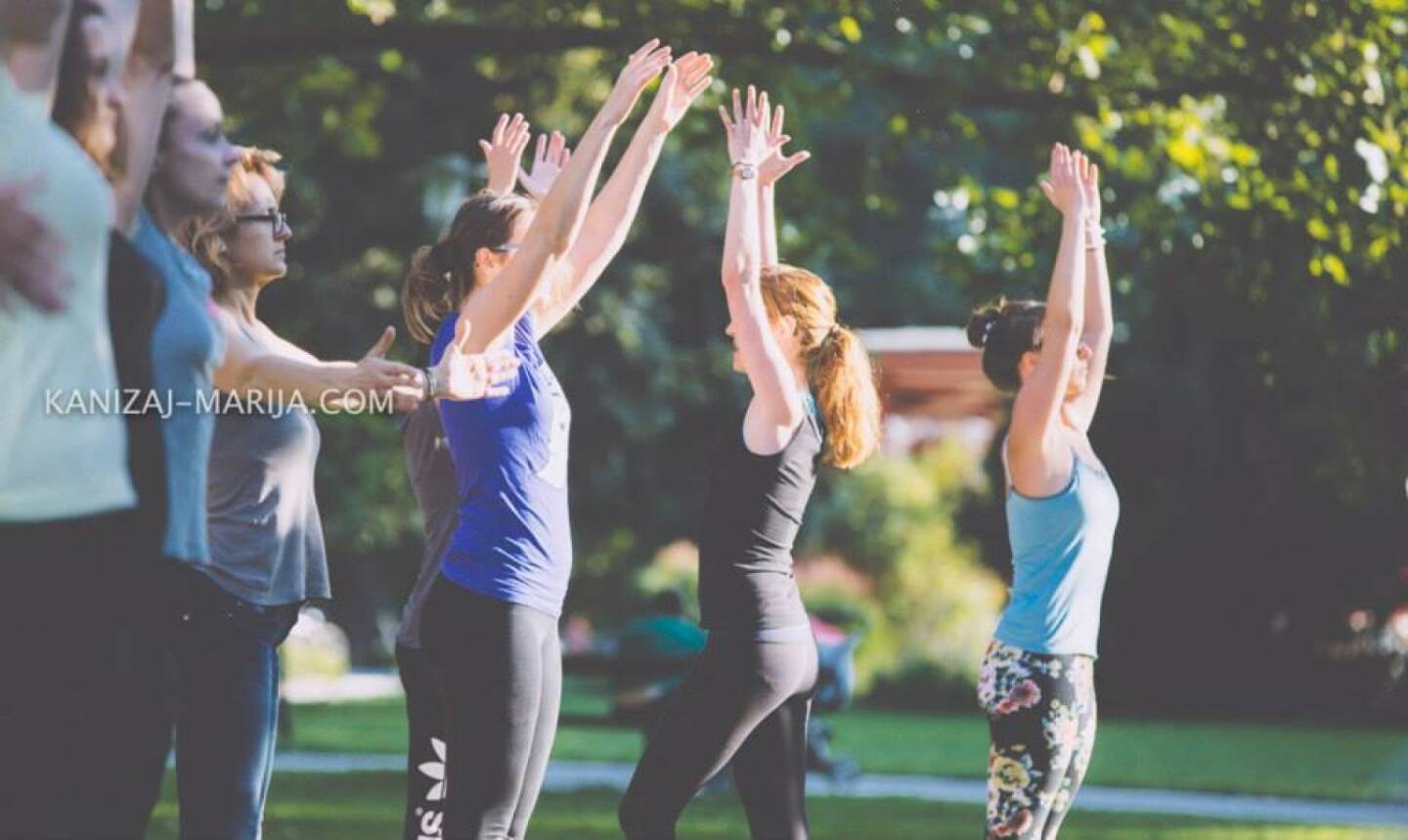 Monika Kletzmayr, Yoga, Hands up