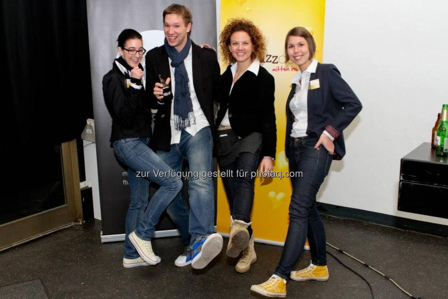 ambuzzador-Team Stephanie Ogulin, Florian Figl, Sabine Hoffmann und Barbara Hosiner bietet mit blog n‘ Buzz ein Programm, das die drei Aspekte des erfolgreichen Bloggens miteinander vereint: Know How, Netzwerk&Support und Business Impact. Ziel ist es, gemeinsam mit Publishern, Unternehmen und Konsumenten an einem Business Model zu arbeiten und die BloggerInnen Szene langfristig zu entwickeln und zu supporten