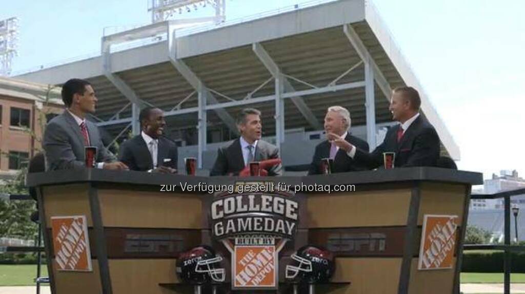 How does the ESPN College GameDay team prep for the college football season?  Find out what they told us: http://CokeURL.com/htsdz #CountdownToZero  Source: http://facebook.com/TheCocaColaCo (31.08.2014) 