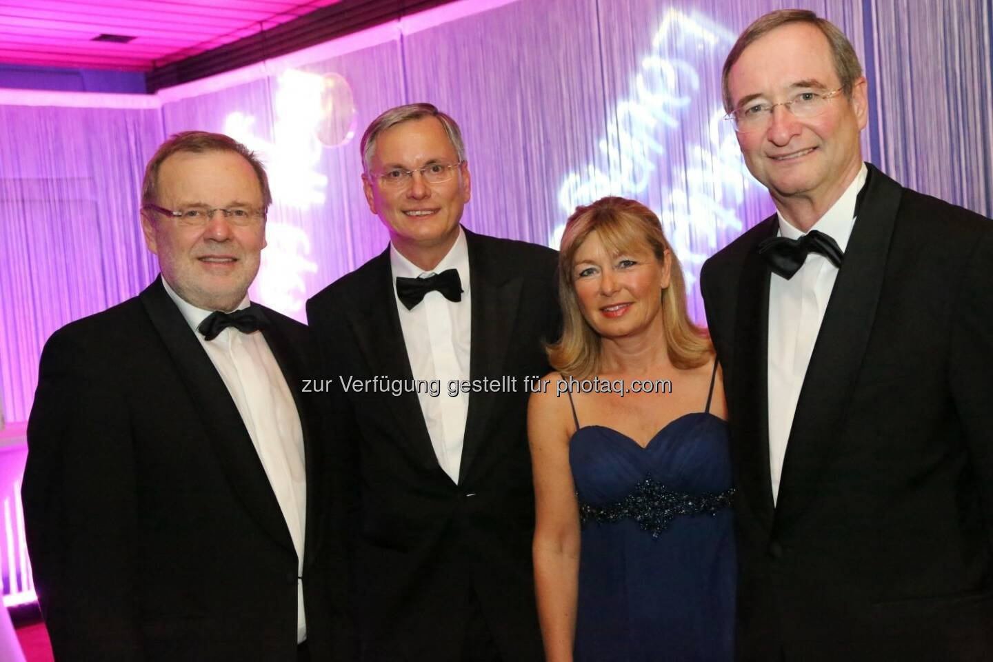 Rektor Richard Hagelauer, Gesundheitsminister Alois Stöger mit Gattin Karin, WKÖ-Präsident Christoph Leitl am Ball der JKU in Linz (c) JKU