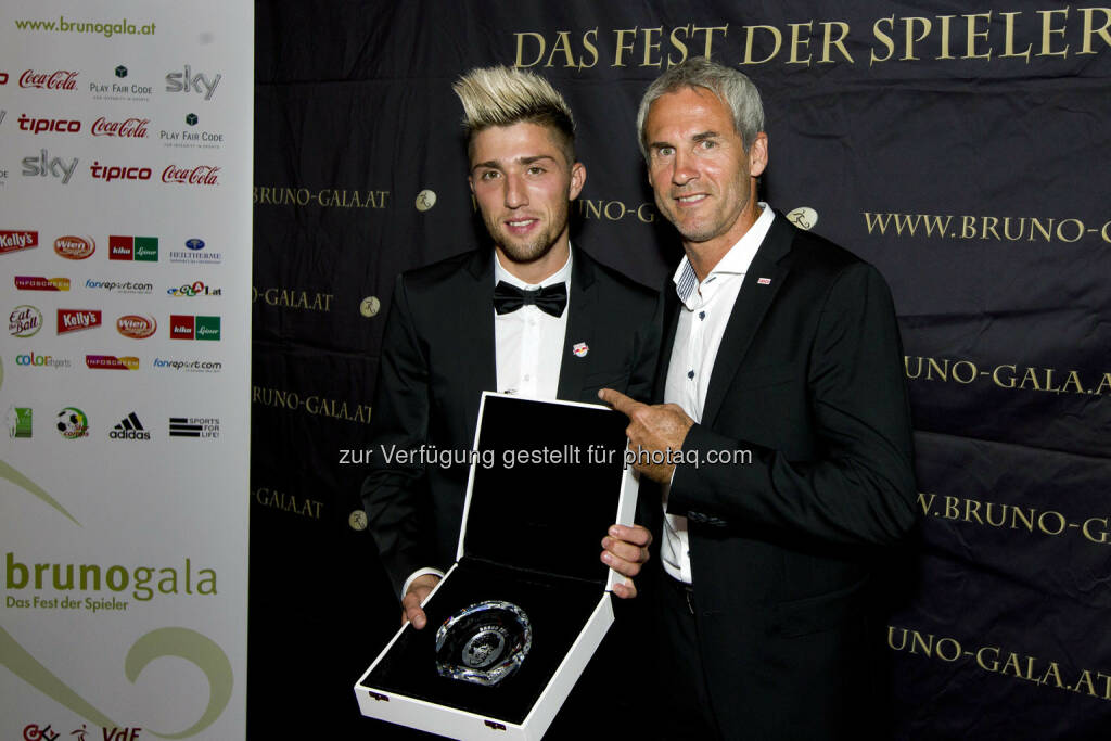 Kevin Kampl (FC Red Bull Salzburg) Spieler der Saison, Michael Konsel (Bild: Bildagentur Zolles/ Martin Steiger) (31.08.2014) 