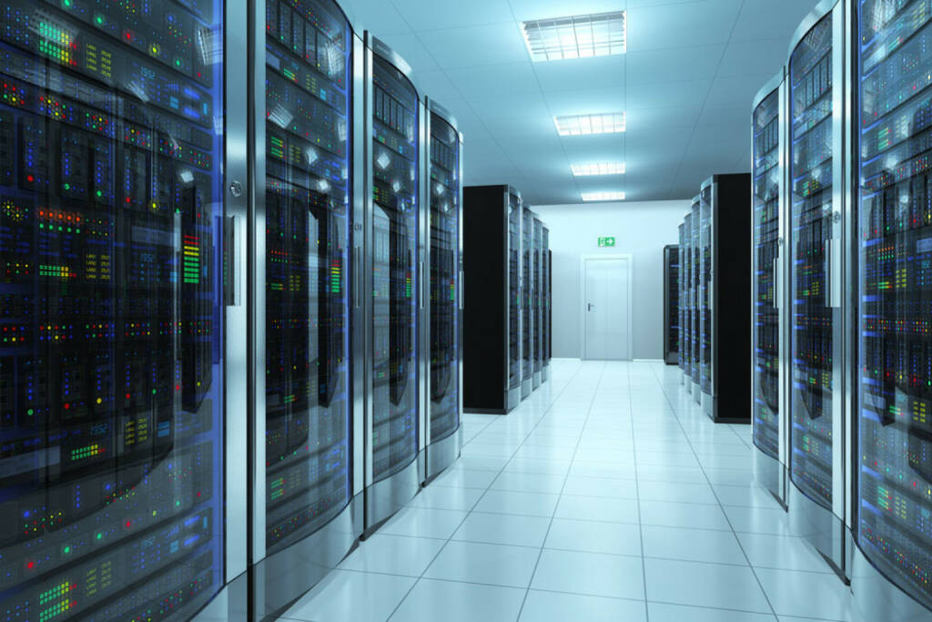 Server, Daten, Speicherung, speichern, Information, Lager, Hard Drive, Festplatte, Zentrale, Sicherheit, http://www.shutterstock.com/de/pic-175556768/stock-photo-modern-network-and-telecommunication-technology-computer-concept-server-room-in-datacenter.html  (01.05.2025) 
