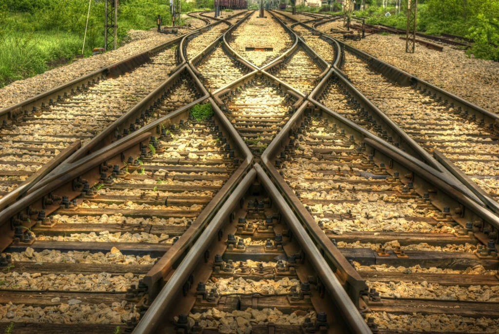 Bahn, Eisenbahn, Schienen, Weg, verschlungen, Kreuzung, Scheideweg, Entscheidung, Richtung, Weiche, Knotenpunkt, Knoten, http://www.shutterstock.com/de/pic-64341418/stock-photo-railway-hdr-image.html , © (www.shutterstock.com) (02.09.2014) 