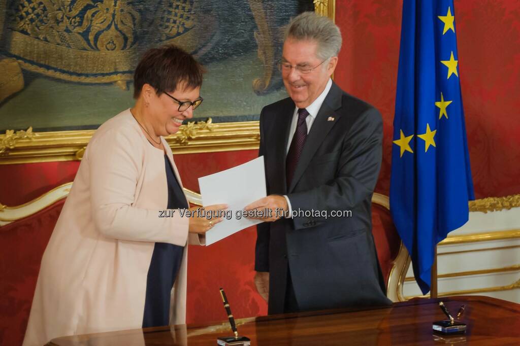 Sabine Oberhauser wird von Bundespräsident Heinz Fischer als neue Gesundheitsministerin angelobt, © SPÖ/Lehmann (02.09.2014) 