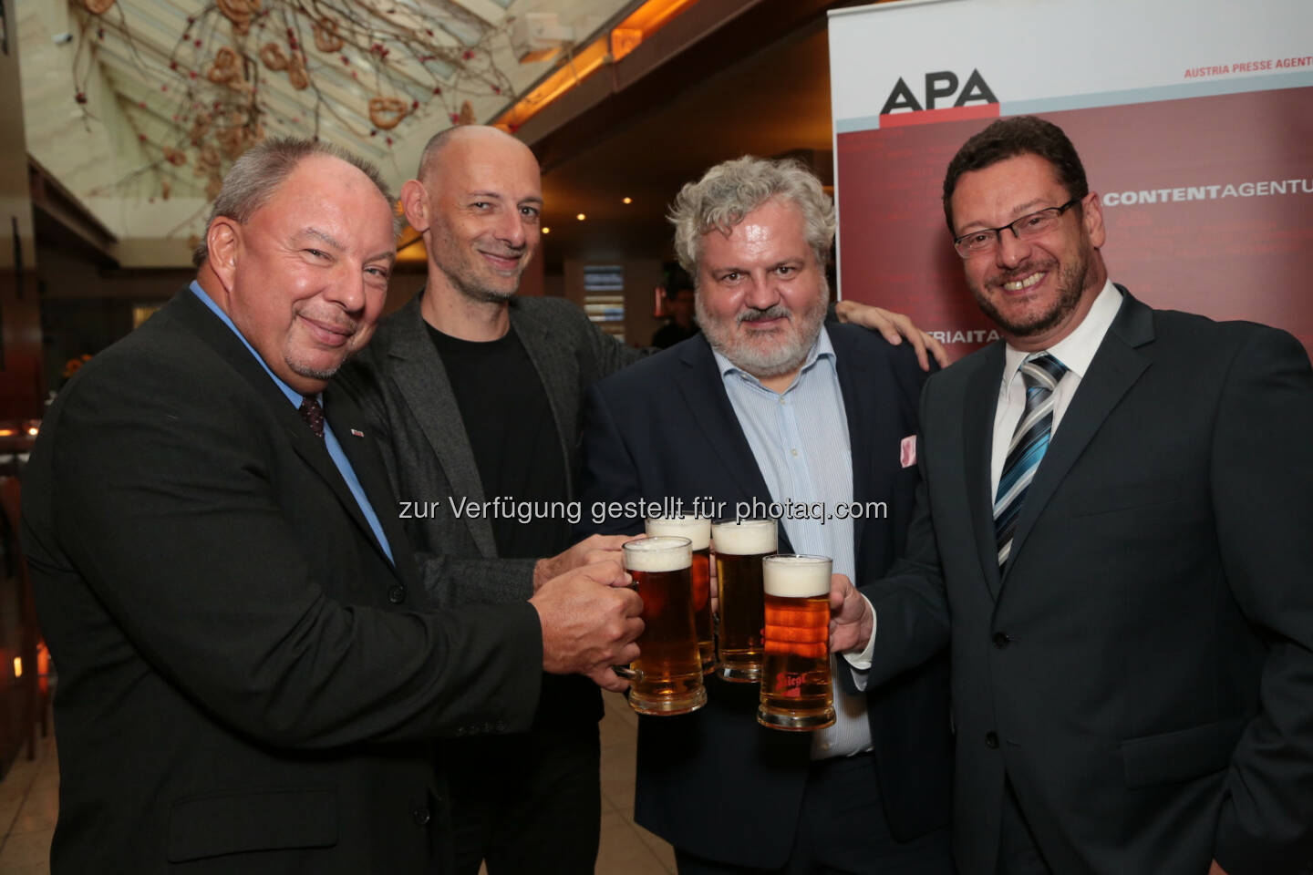 Werner Müllner, Marcus Hebein, Johannes Bruckenberger und Michael Lang (APA-Chefredaktion) - Beim Bierigen im Alten AKH begrüßte die APA mehr als 400 Gäste aus Medien und Kommunikation (Bild: APA-Fotoservice/Schedl)
