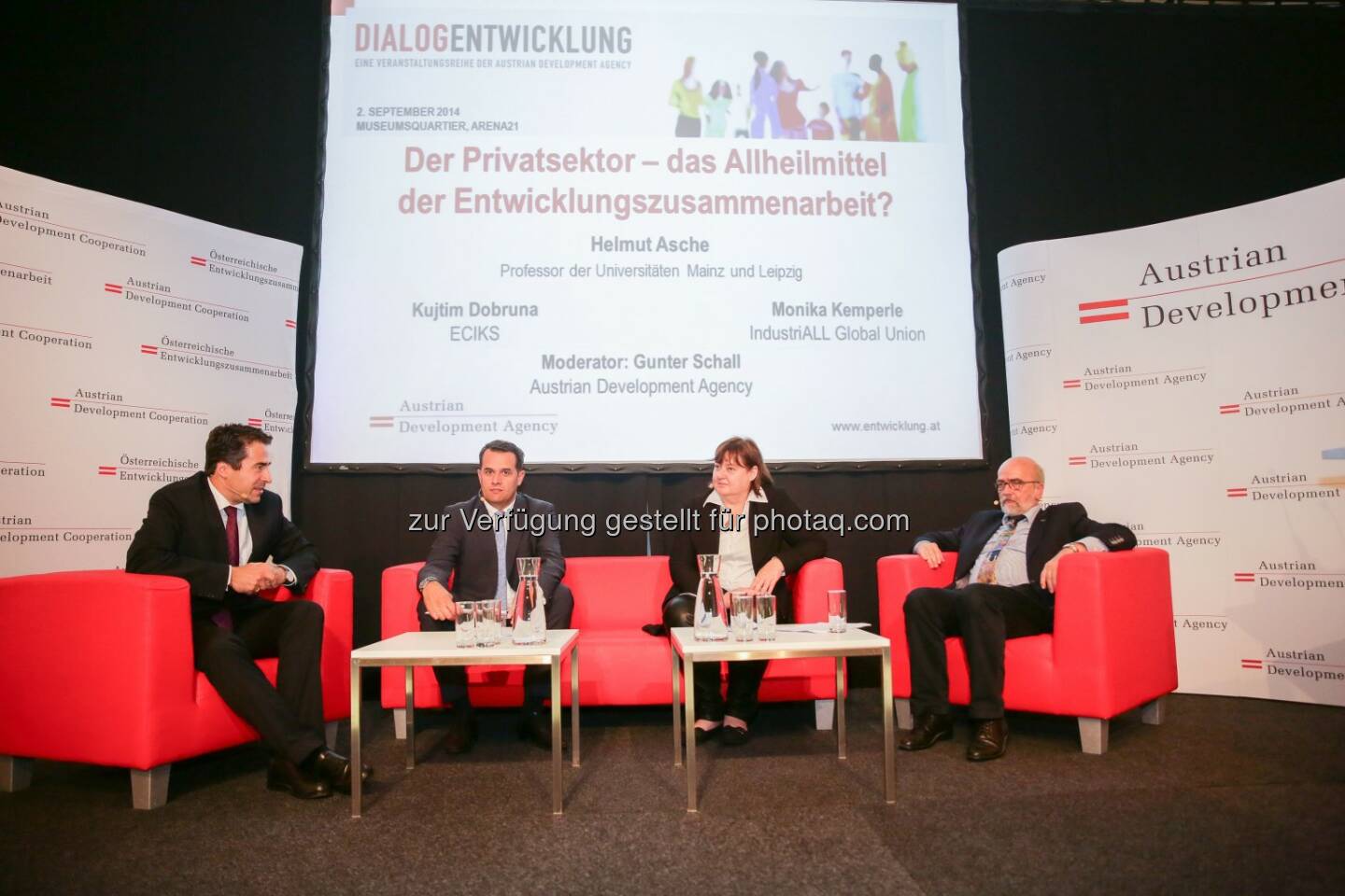 Gunter Schall, ADA; Kujtim Dobruna, Eciks, Kosovo; Monika Kemperle, IndustriALL; Helmut Asche, Professor der Universitäten Mainz und Leipzig: Austrian Development Agency: Podiumsdiskussion: Der Privatsektor als Allheilmittel der Entwicklungszusammenarbeit?