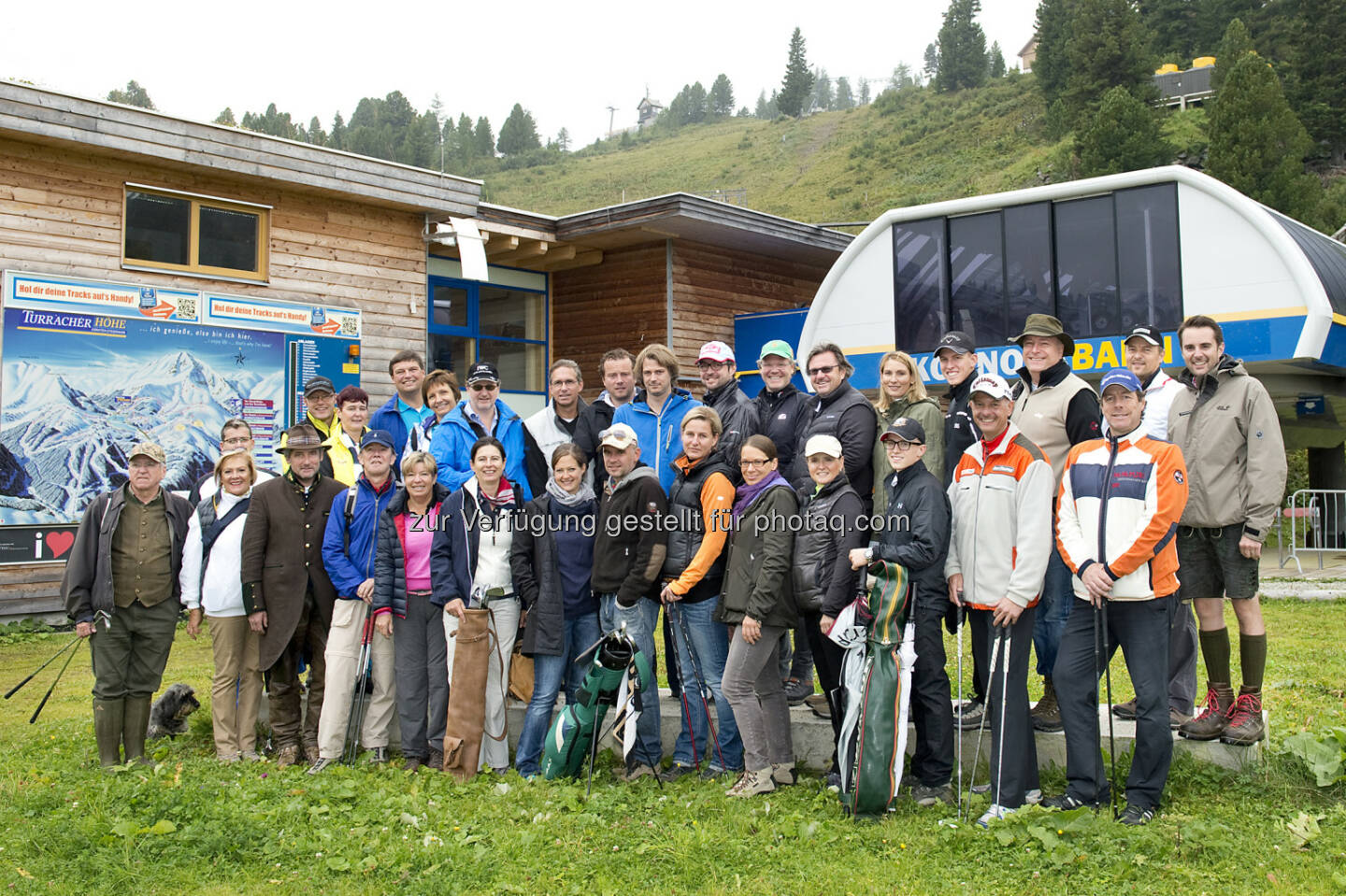 Turracher Höhe Marketing GmbH: Downhillgolf-Charity Golf auf de Turracher Höhe: Bei diesem  Golfturnier wird von 2.205 Meter abgeschlagen und bergab gegolft.