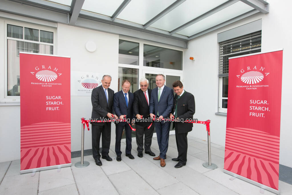 Johann Marihart (Agrana Generaldirektor), Sektionschef im Wirtschaftsministerium Michael Losch, Raiffeisen Generalanwalt Walter Rothensteiner, NÖ Agrarlandesrat Stephan Pernkopf, Tullner Bürgermeister Peter Eisenschenk bei der feierlichen Eröffnung des Research & Innovation Centers in Tulln (Bild: Agrana) (10.09.2014) 