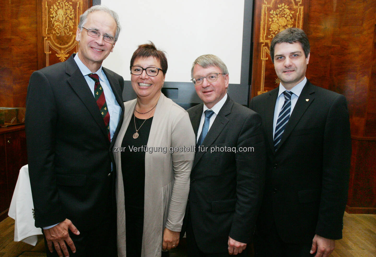 Paul Sevelda (Präsident Österreichische Krebshilfe), Sabine Oberhauser, (Bundesministerin für Gesundheit), Karl Forstner (1. Vizepräsident Österreichische Ärztekammer) und Martin Schaffenrath, (Stv. Vorsitzender des Verbandsvorstandes, Hauptverband der österreichischen Sozialversicherungsträger): Österreichische Krebshilfe: Start der HPV-Impfung gegen Krebs im Kinderimpfprogramm