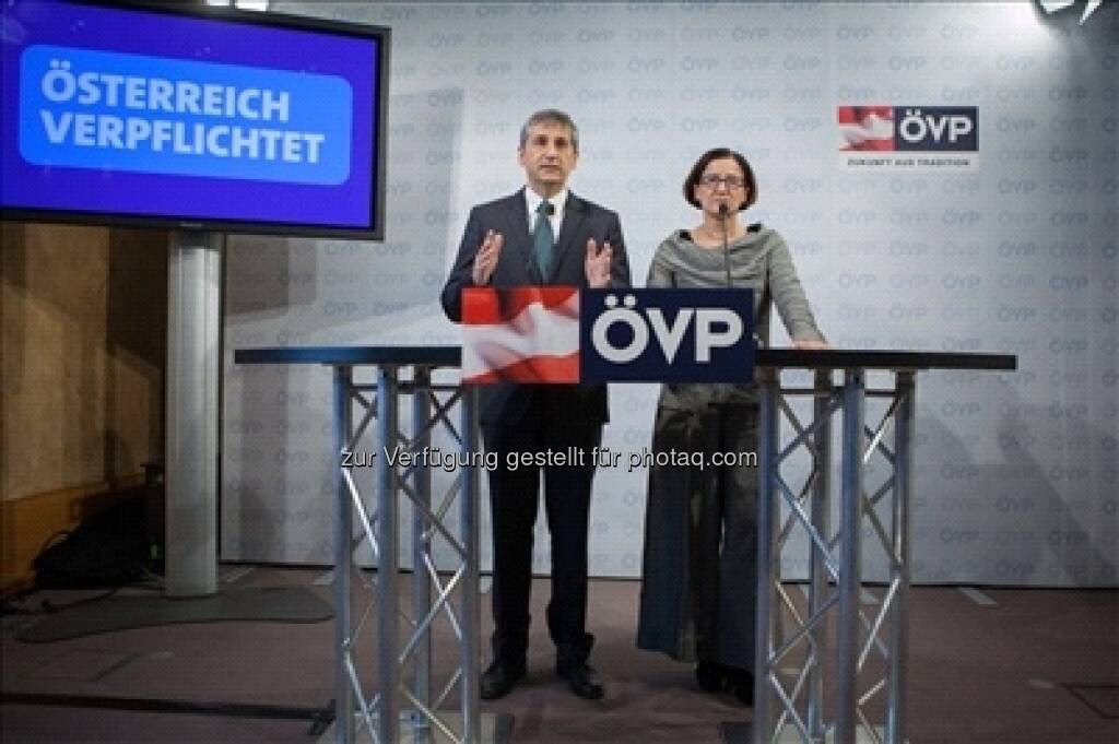 ÖVP-Chef Michael Spindelegger und Innenministerin Johanna Mikl-Leitner bei einer gemeinsamen Pressekonferenz zum Thema Wehrpflicht-Reform (c) ÖVP
 (24.01.2013) 