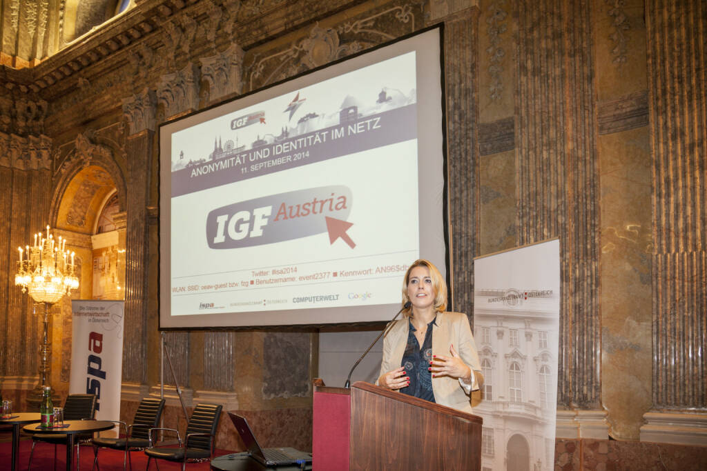 Sonja Steßl, Staatssekretärin für Verwaltung und Öffentlichen Dienst eröffnet die von der ISPA in Kooperation mit dem Bundeskanzleramt durchgeführte Veranstaltung IGF Austria / ISPA Internet Summit. (13.09.2014) 