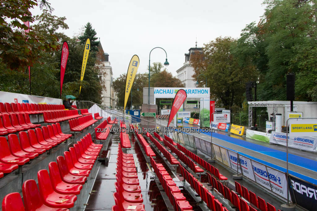 Wachau Marathon 2014, Zielbereich, © Milena Ioveva  (14.09.2014) 