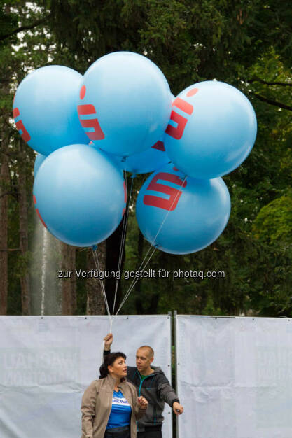 s-Bausparkasse, Luftballons, Wachau Marathon 2014, © Milena Ioveva  (14.09.2014) 