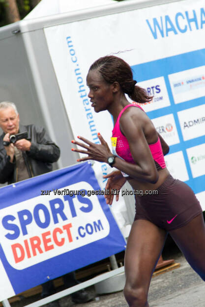 Chelimo Joan, Siegerin Wachau Halbmarathon Damen, Wachau Marathon 2014, © Milena Ioveva  (14.09.2014) 