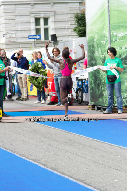 Chelimo Joan, Siegerin Wachau Halbmarathon Damen, Wachau Marathon 2014, © Milena Ioveva  (14.09.2014) 