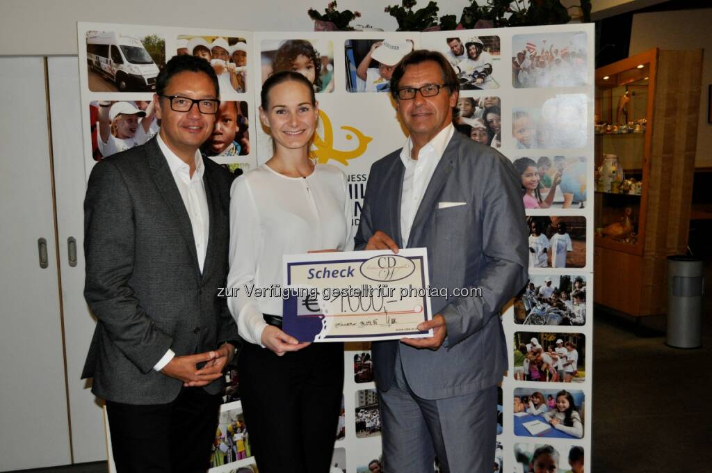 Andreas Werner, Aufsichtsratsmitglied Lyoness Group AG; Nina Passegger, Lyoness Child & Family Europe; CDW-Präsident Josef Vuzem: Lyoness & CDW: Ein Golftag im Zeichen von Diplomatie und Wirtschaft, © Aussender (16.09.2014) 