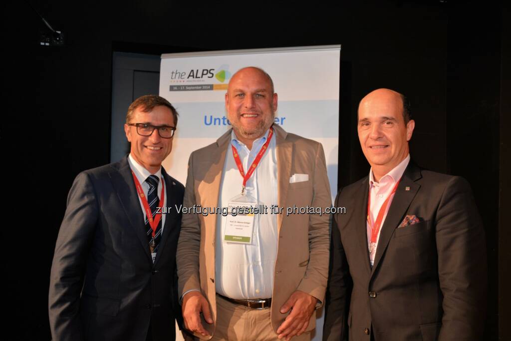 Josef Margreiter (Präsident AlpNet), Keynote Speaker Marcus Schögel und Gaudenz Thoma (Graubünden Ferien): theAlps 2014 startet in Arosa mit spannenden Keynotes und topaktuellen Studienerkenntnissen, © Aussender (17.09.2014) 