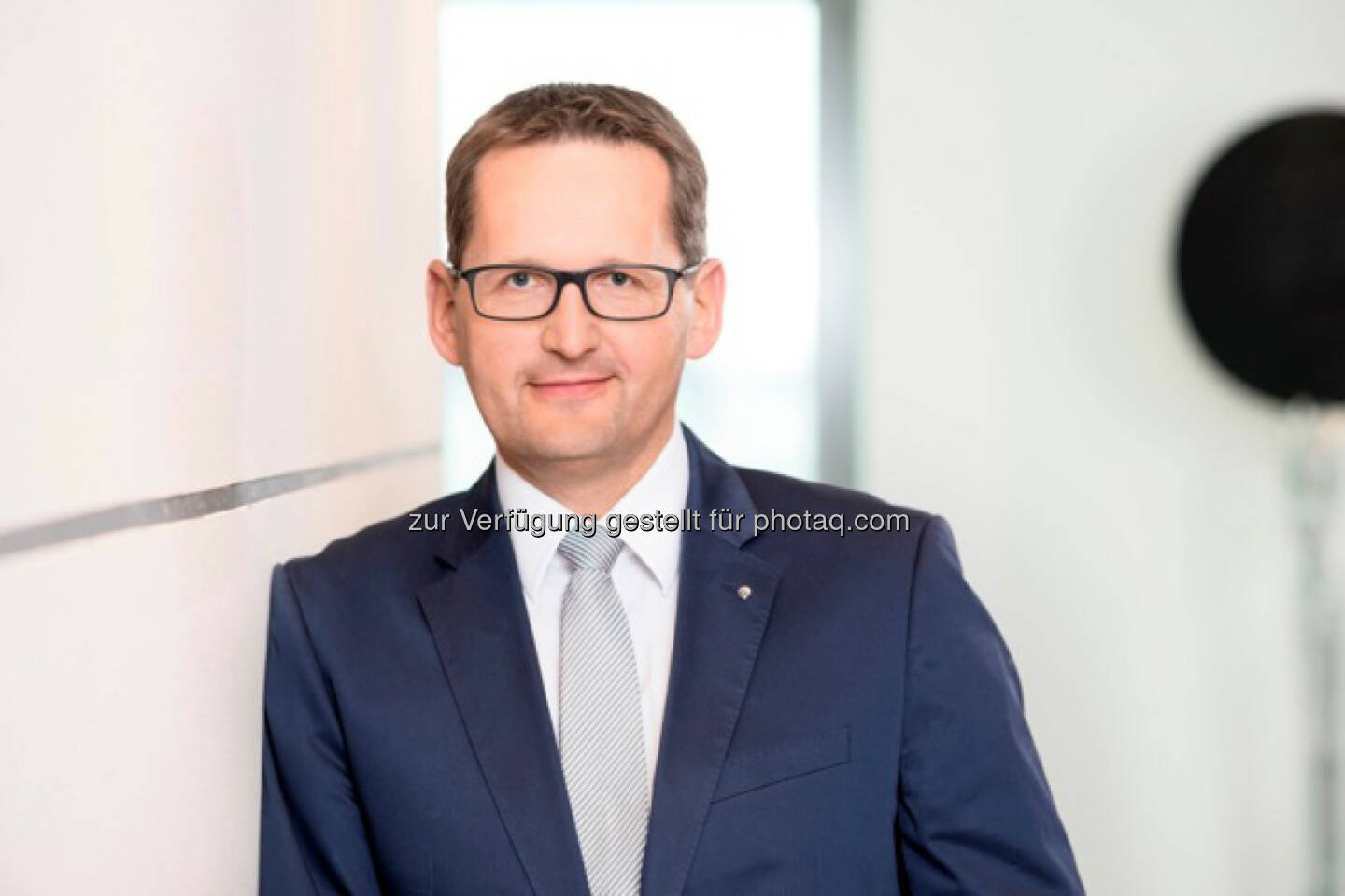 Jörg W. Stotz, Geschäftsführer der Hansainvest Hanseatische Investment-GmbH. Die Hansainvest Hanseatische Investment-GmbH und die Donner & Reuschel  Aktiengesellschaft haben ihre Vertriebs-Teams im Bereich der Investmentfonds zusammengelegt. Zum 1. September hat die Privatbank Donner & Reuschel  den Fondsvertrieb für institutionelle Kunden und Vertriebspartner außerhalb der Signal Iduna Gruppe für beide Unternehmen übernommen.