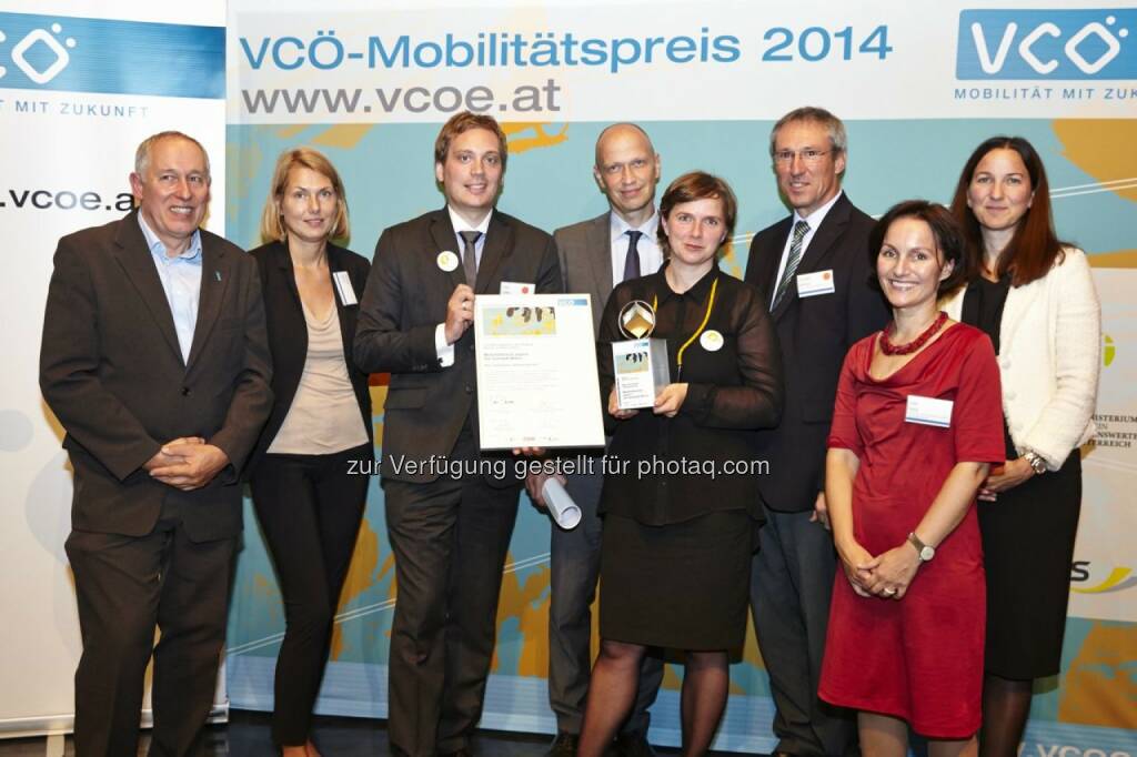 aWilli Nowak (VCÖ), Ursula Zechner (Verkehrsministerium); Lukas Lang, Alexander Kopecek, Claudia Nutz, Gerhard Schuster (alle Wien 3420 Aspern Development AG); Petra Völkl (Umweltministerium), Birgit Wagner (ÖBB-Personenverkehr AG): aspern Die Seestadt Wiens gewinnt beim VCÖ-Mobilitätspreis 2014, © Aussendung (19.09.2014) 