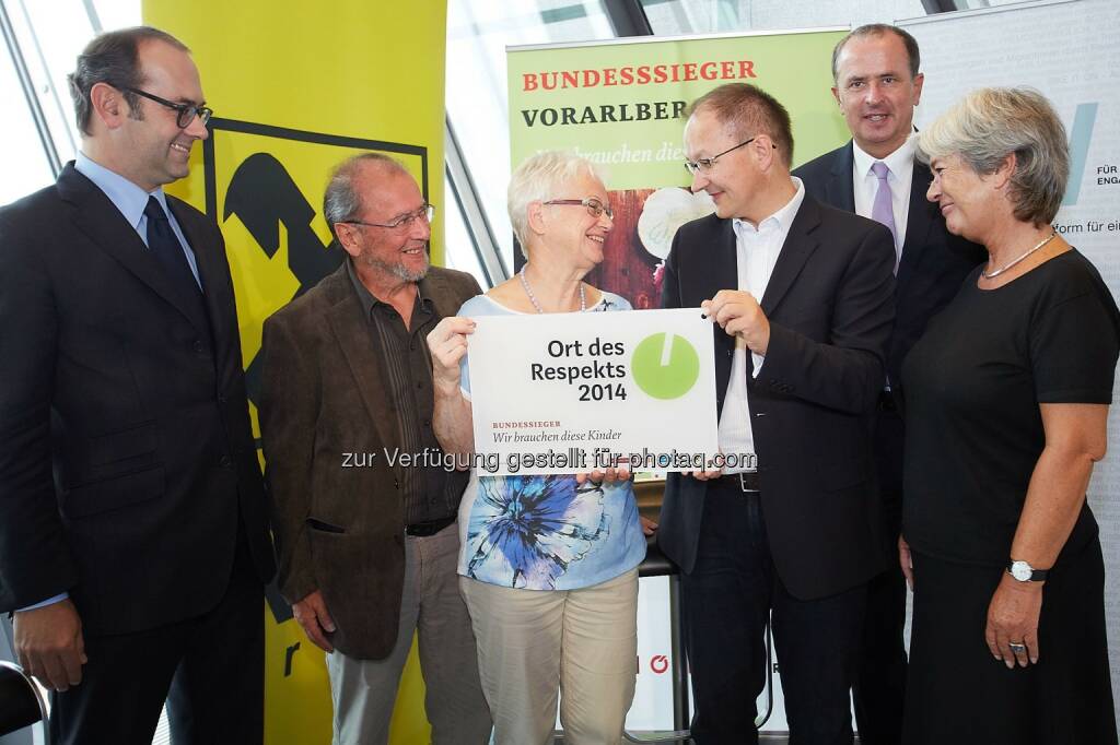 Johannes Schuster, Raiffeisen Zentralbank Österreich AG, Mitglied des Vorstands, Franz und Helene Rüdisser, Siegerprojekt, Martin Winkler, Präsident Verein Respekt.net, Franz Meingast, Uniqa Österreich Versicherungen AG, Mitglied des Vorstands und Heide Schmidt, Mitglied des Senior Advisory Boards von Respekt.net und Jurymitglied: Respekt.net: Bundessieger der Kampagne Orte des Respekts kommt aus Vorarlberg, © Aussendung (19.09.2014) 