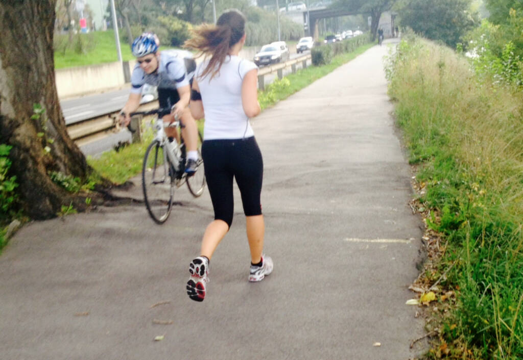 Laufen Radfahren Begegnung, © diverse Handypics mit freundlicher Genehmigung von photaq.com-Freunden (20.09.2014) 