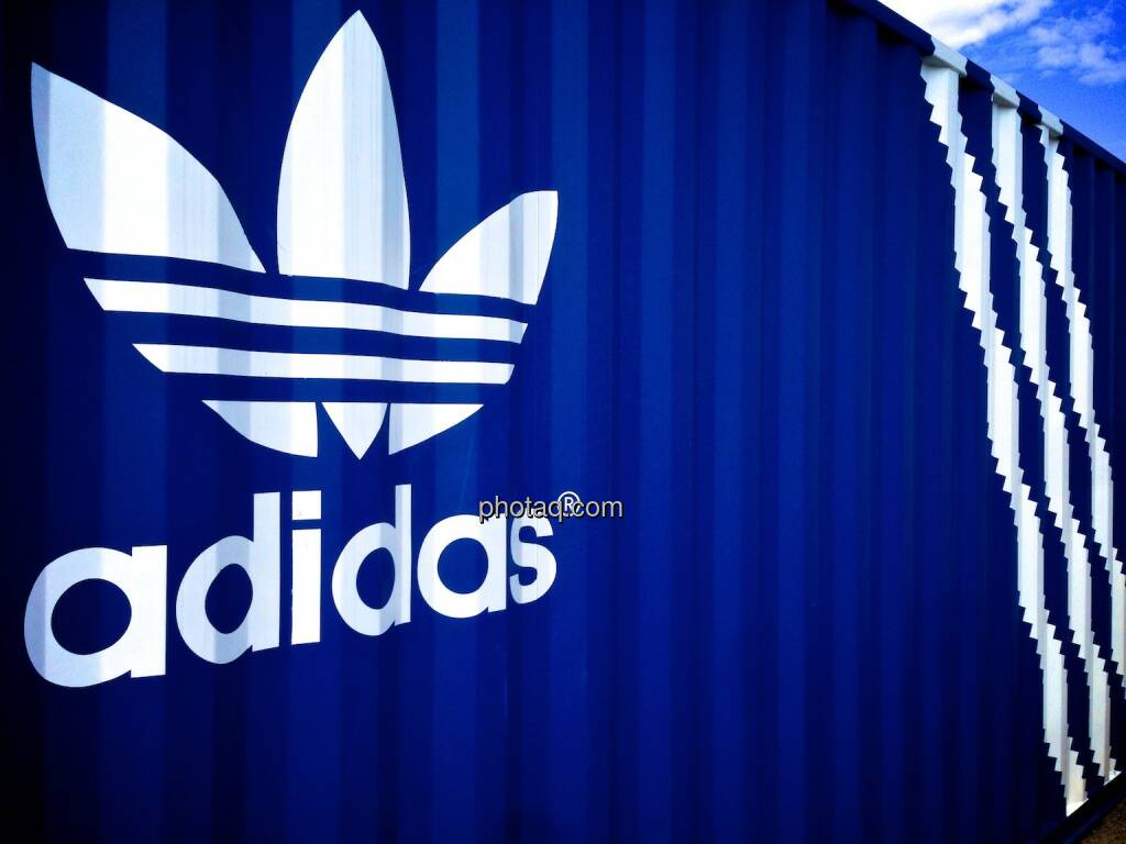 adidas, drei Streifen, Logo, Container, © photaq.com (20.09.2014) 