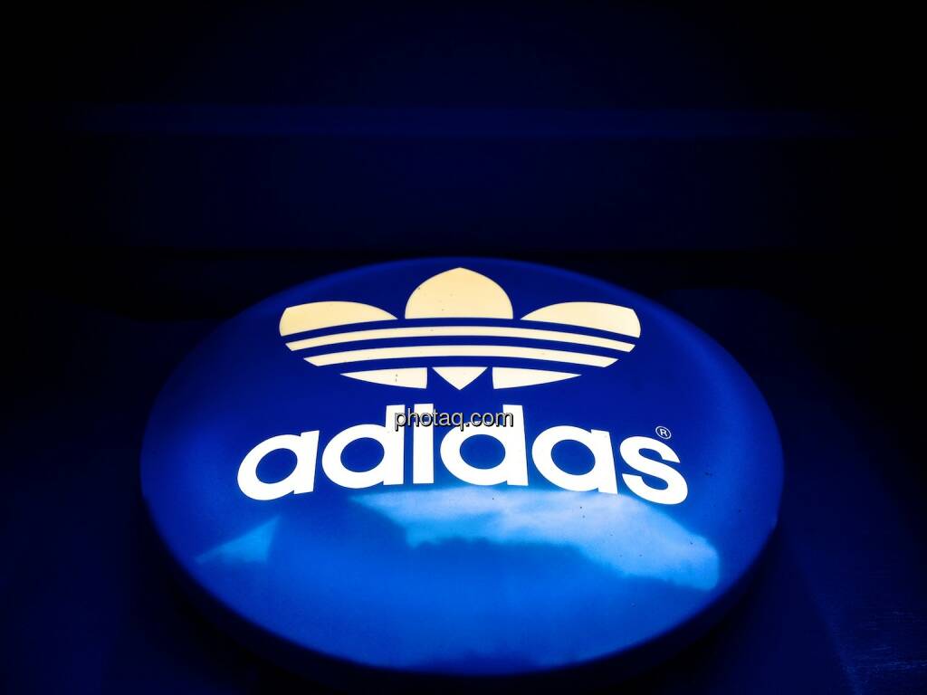 adidas, Logo, Knopf, blau, © photaq.com (20.09.2014) 