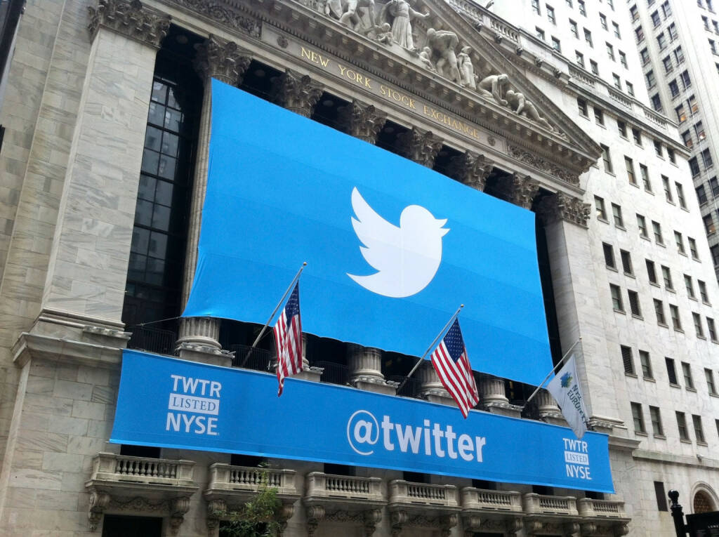 Twitter Logo vor der NYSE am 7. November 2013 in New York, Börsegang <a href=http://www.shutterstock.com/gallery-152779p1.html?cr=00&pl=edit-00>Anthony Correia</a> / <a href=http://www.shutterstock.com/editorial?cr=00&pl=edit-00>Shutterstock.com</a>, © www.shutterstock.com (22.09.2014) 