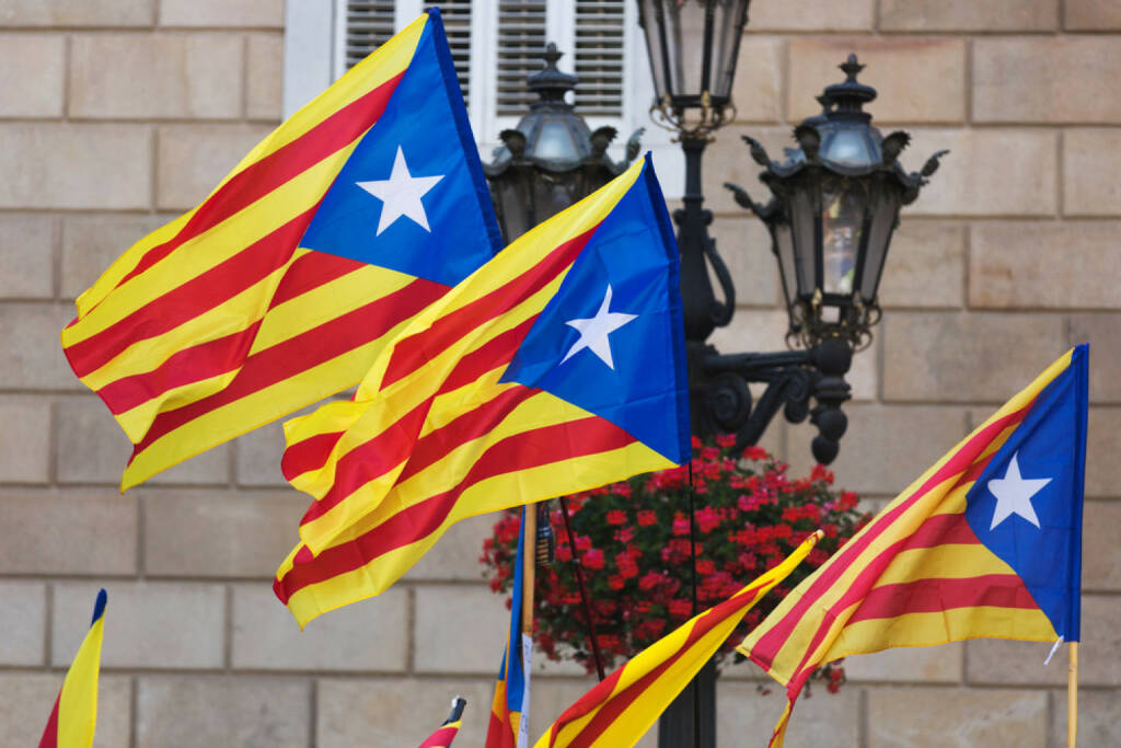 Katalonien, Spanien, Fahne, Flagge, http://www.shutterstock.com/de/pic-202049845/stock-photo-catalonia-flags-with-blue-estelada-in-cityspace.html, © shutterstock.com (22.09.2014) 