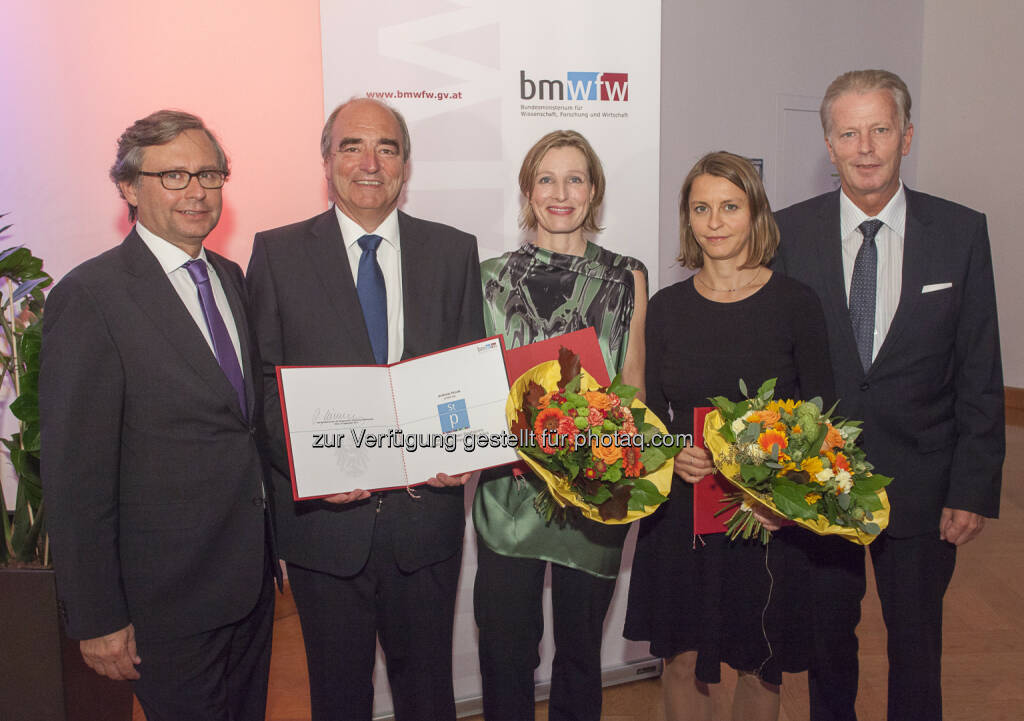 ORF-Generaldirektor Alexander Wrabetz, Andreas Novak, Verena Ahne Karin Krichmayr, Vizekanzler Reinhold Mitterlehner: Bundesministerium für Wissenschaft, Forschung und Wirtschaft: Mitterlehner vergibt Wissenschaftspublizistikpreis an Andreas Novak, © Aussendung (22.09.2014)