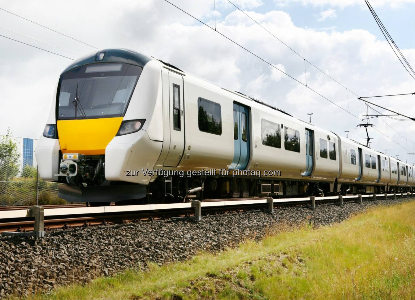 Auf der Innotrans präsentiert Siemens erstmals drei fertiggestellte Wagen des neuen Desiro City Thameslink. Bereits im Januar 2014 wurde das 1:1-Model der neuen Desiro-Züge in London vorgestellt. Die neuen elektrischen Triebzüge der Class 700 bieten den Fahrgästen einen höheren Komfort und größere Flexibilität. (Bild: Siemens AG)