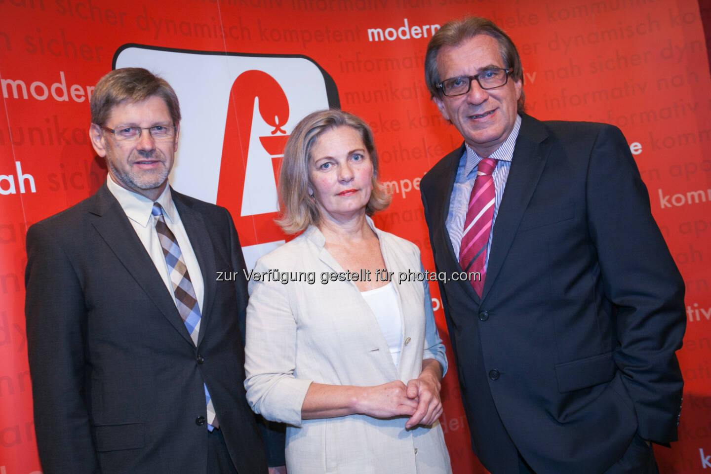 Erwin Rebhandl (Allgemeinmediziner und Präsident der Initiative AM PLUS), Ulrike Mursch-Edlmayr (Präsidentin der Oberösterreichischen Apothekerkammer) und Kurt Rammerstorfer (ORF Landesdirektor Oberösterreich), Apothekerkammer Oberösterreich: Fortschritte in Früherkennung und Therapie: Es ist fünf Minuten nach 12!