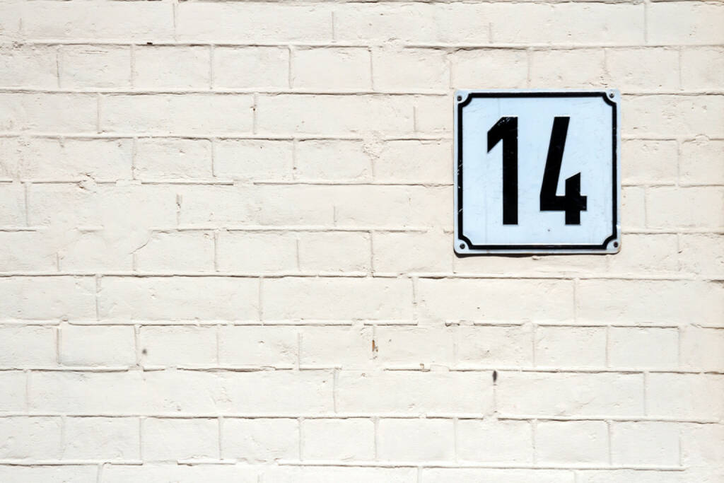 14, vierzehn, Zahl, http://www.shutterstock.com/de/pic-189160220/stock-photo-number-on-textured-brick-wall.html, © (www.shutterstock.com) (26.09.2014) 