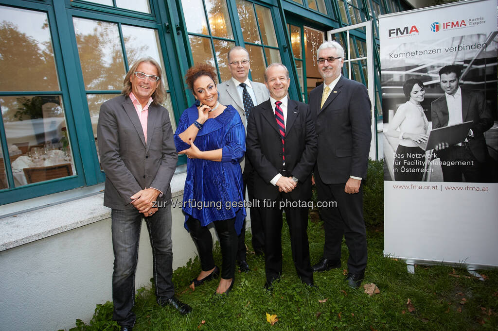 DJ Bootsy, Dir. Tatjana Lackner, (Schule des Sprechens), Alfred Waschl (Präsident IFMA Austria), Kurt-Helmut Mraz, (Vorstandsvorsitzender FMA) Peter Kovacs (Vorstandsvorsitzender stv. FMA): Facility Management Austria: Branchentreff Deal and Meal, © Aussender (26.09.2014) 