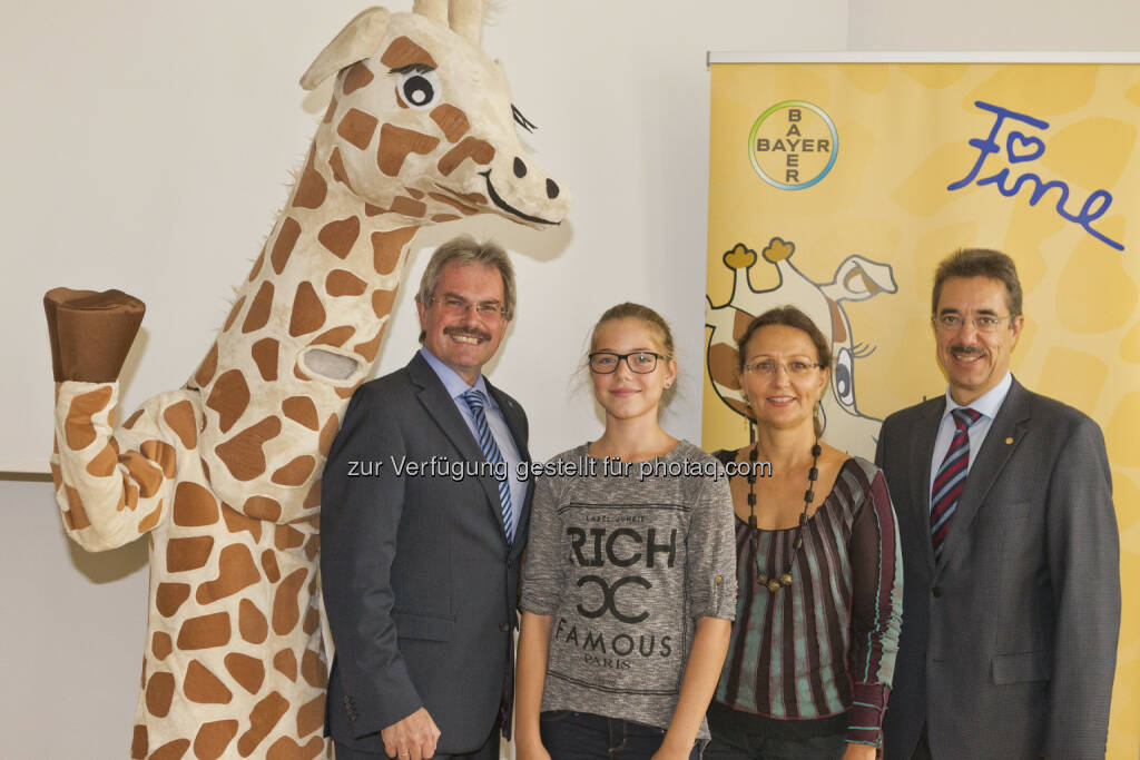 Landesrat NOE Karl Wilfing, Elena Schaefer, Ursula Schneider Oberaerztin Universitaetsklinikum St. Poelten und Martin Hagenlocher Geschaeftsfuehrer Bayer AustriaBayer Austria Ges.m.b.H.: Fine Kids Treffen: Bayer Austria bietet Forum zum Umgang mit Diabetes im Kinderalltag (26.09.2014) 