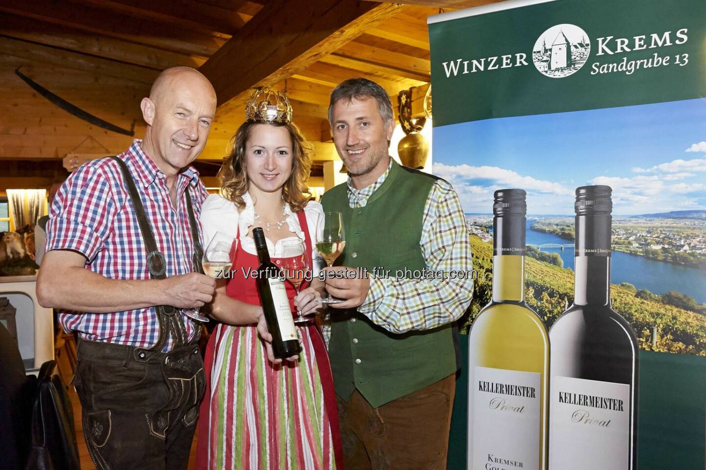 Winzer Krems-Direktor Franz Ehrenleitner, Bundesweinkönigin Tanja Dworzak, Organisator Herbert Rieser