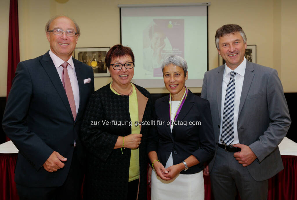 Franz Frühwald, Sprecher der regionalverantwortlichen Radiologen des Österreichischen Brustkrebs-Früherkennungsprogramms; Gesundheitsministerin  Sabine Oberhauser, Marianne Bernhart, programmverantwortliche Medizinerin des Brustkrebs-Früherkennungsprogramms und Manfred Brunner; Obmann der Vorarlberger GebietskrankenkasseÖsterreichisches Brustkrebs-Früherkennungsprogramm: Österreichisches Brustkrebs-Früherkennungsprogramm startet Informationsoffensive (29.09.2014) 