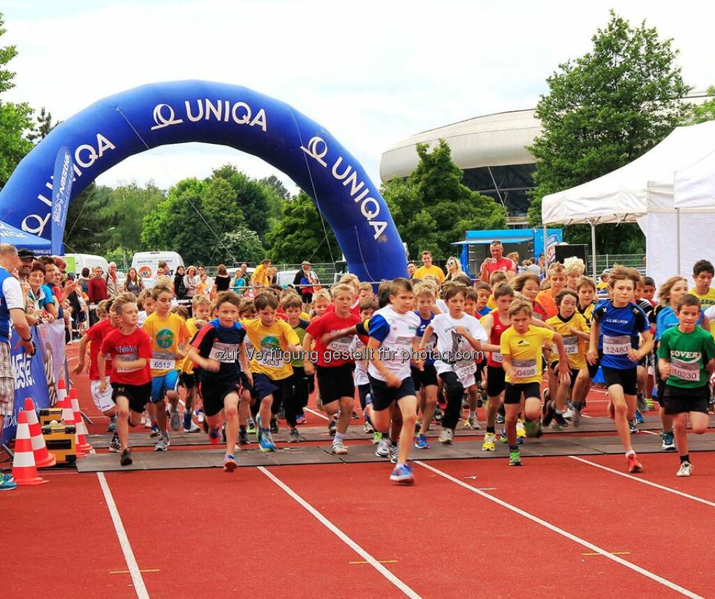 Uniqa: Heute geht es rund in Eisenstadt, denn die Schulen im Burgenland sind die ersten, die heuer beim Nestlé Schullauf an den Start gehen. Vor Ort gibt es für die Kinder und Jugendlichen auch ein tolles Aufwärm-Programm mit einem UNIQA VitalCoach. Wir wünschen den Läufern alles Gute und viel Spaß.
www.bit.ly/UNIQA_Schullauf  Source: http://facebook.com/uniqa.at, © Aussendung (30.09.2014) 