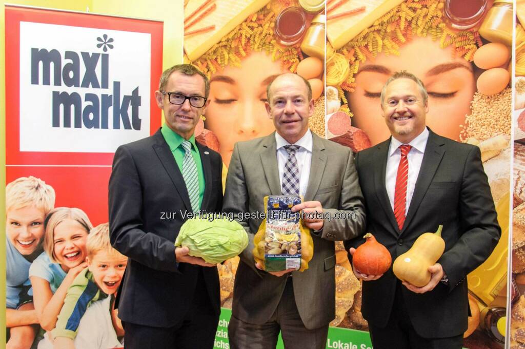 Klaus Hraby, GF Efko GmbH, LR Max Hiegelsberger, Thomas Schrenk, GF Maximarkt Handels GmbH: Maximarkt: für über 1 Mio Kunden Obst und Gemüse auf Eferding, © Aussender (30.09.2014) 