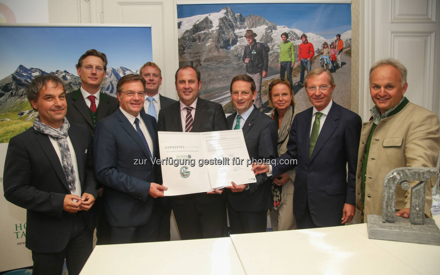 Günter Mussnig (GF Hohe Tauern - die Nationalpark-Region in Kärnten), Johannes Hörl (GD Großglockner Hochalpenstraßen AG), Günter Platter (LH Tirol), Bernhard Pichler (Osttirol Werbung), Josef Pröll (Regierungsbeauftragter EXPO 2015), Christian Benger (Landesrat Kärnten), Petra Stolba (GF Österreich Werbung), Wilfried Haslauer (LH Salzburg) und Christian Wörister (GF Ferienregion Nationalpark Hohe Tauern GmbH, Salzburg): Großglockner Hochalpenstraßen AG: EXPO 2015 - Hohe Tauern & Großglockner Hochalpenstraße